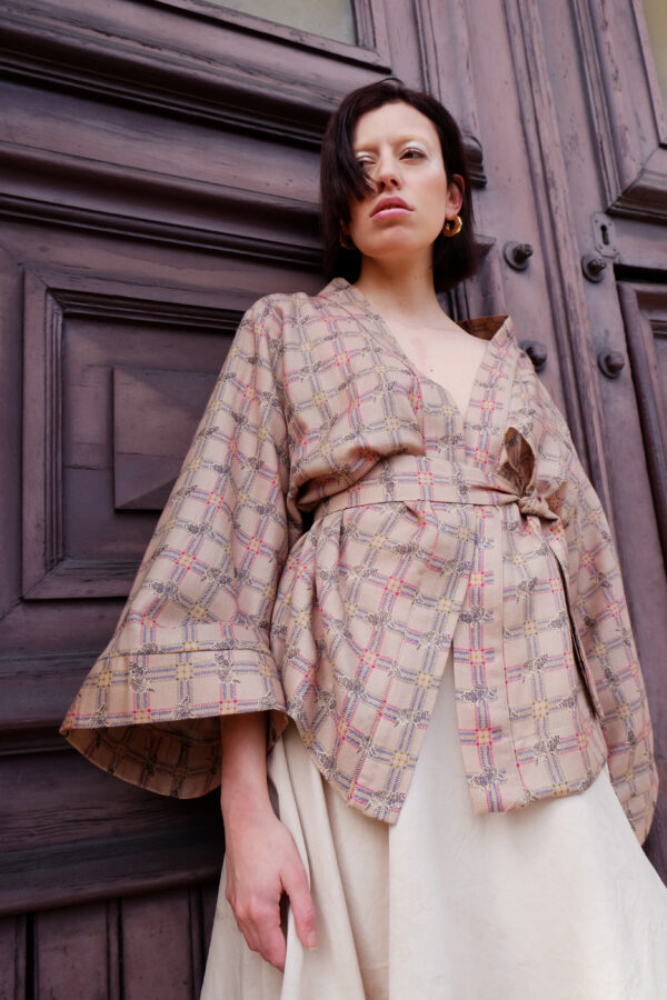 Camicia con cinta, taglio kimono. In cotone biologico varie fantasie